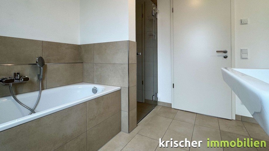 Badezimmer 2 OG Doppelhaush�lfte D�sseldorf