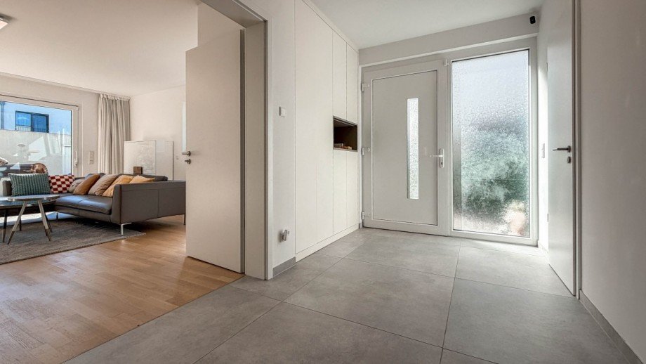 Eingangsbereich. Doppelhaush�lfte Neuss