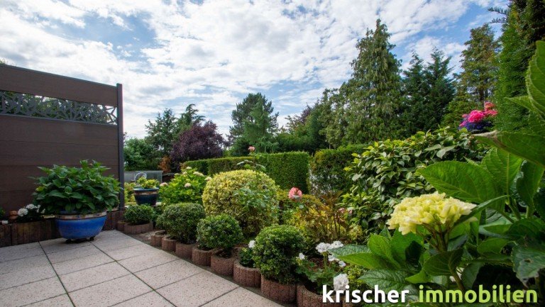 Blick in den Garten Ratingen Maisonettewohnung Ratingen Lintorf - ruhige Wohnung mit Terrasse und eigenem Garten im gepflegten Haus zu kaufen!