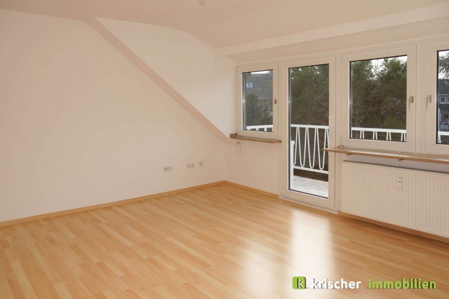 Wohnzimmer 2OG / DG Mehrfamilienhaus D�sseldorf