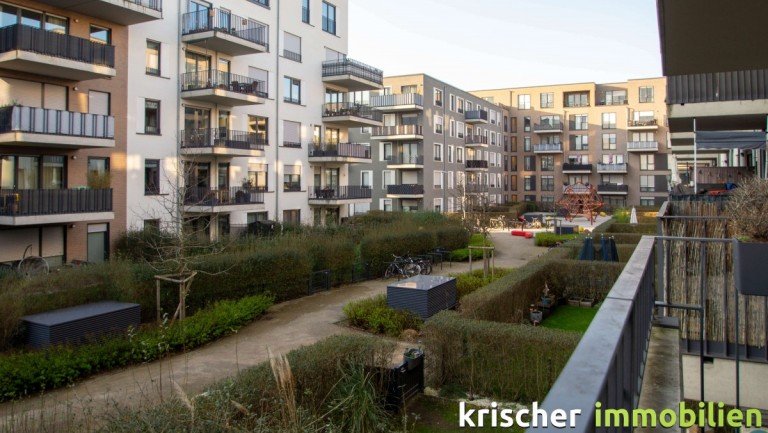Ausblick D�sseldorf Etagenwohnung Grafental - Parkett - 2 B�der - glatte W�nde - gr. Balkon - TG Stellplatz